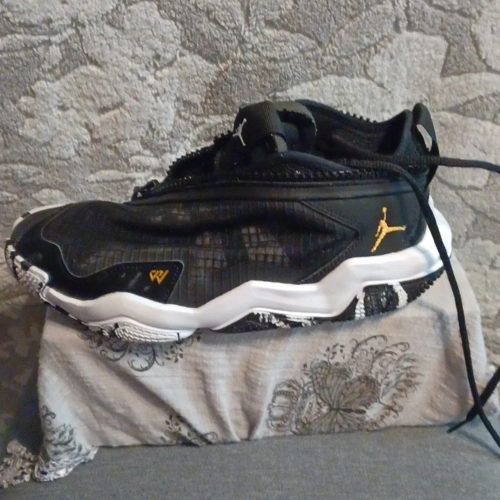 JORDAN Shoes Black and White Athletic Sneakers with Gold Accents - Picture 2 of 9